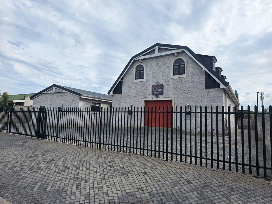 5 Bedroom Property for Sale in Middedorp Western Cape